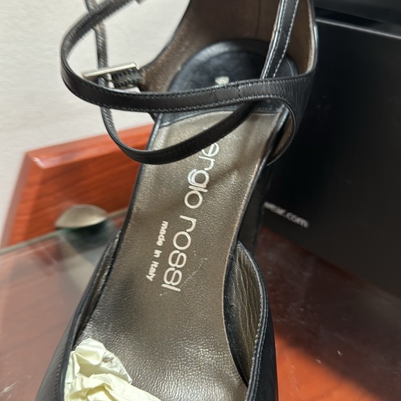 Hundred percent leather gorgeous Italian shoes with heel - Picture 2 of 7